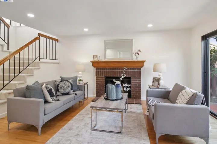 6248 Jarvis Ave, Newark, California 94560-1243