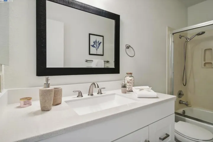 6248 Jarvis Ave, Newark, California 94560-1243