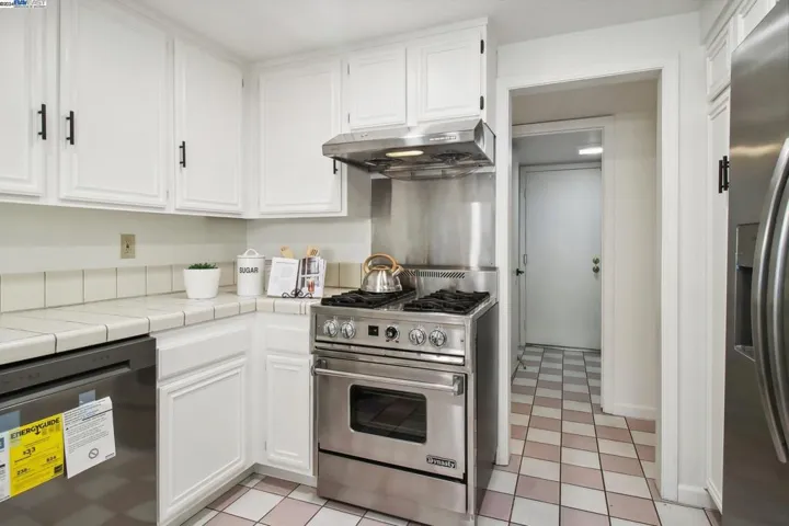 6248 Jarvis Ave, Newark, California 94560-1243