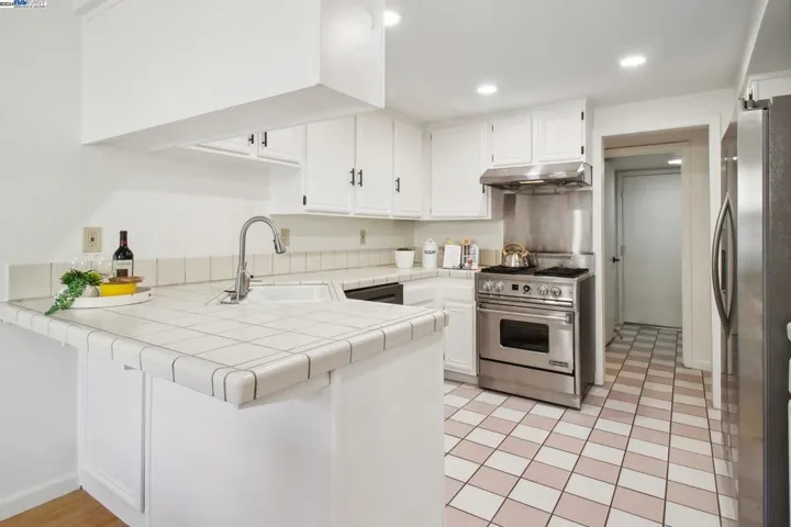 6248 Jarvis Ave, Newark, California 94560-1243
