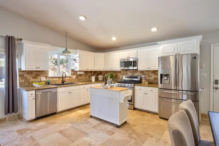 30562 Southern Cross Road, Temecula, California 92592