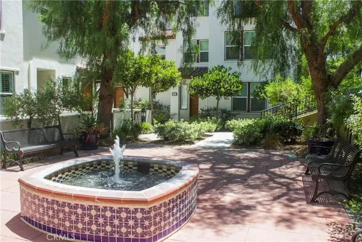 2480 E Villa Street 8, Pasadena, California 91107