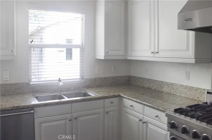 2480 E Villa Street 8, Pasadena, California 91107