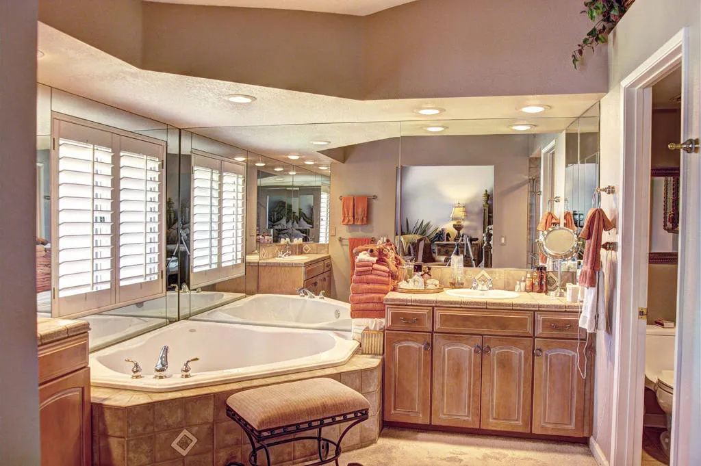 378 Desert Falls Drive E, Palm Desert, California 92211 home-pic-32