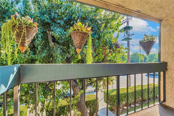 16733 Vanowen Street 41, Lake Balboa, California 91406