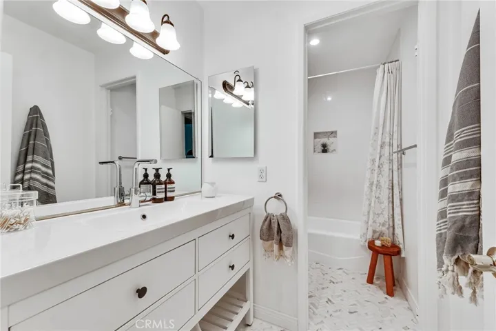 16733 Vanowen Street 41, Lake Balboa, California 91406