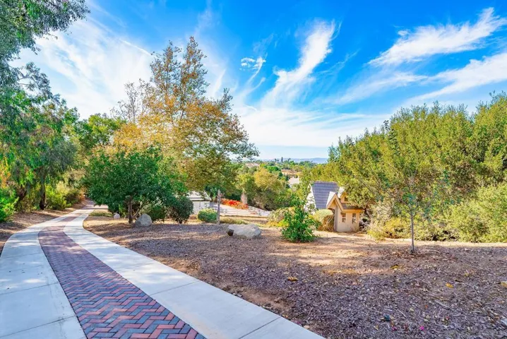5 Rolling View Lane, Fallbrook, California 92028