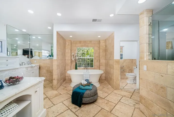 5 Rolling View Lane, Fallbrook, California 92028