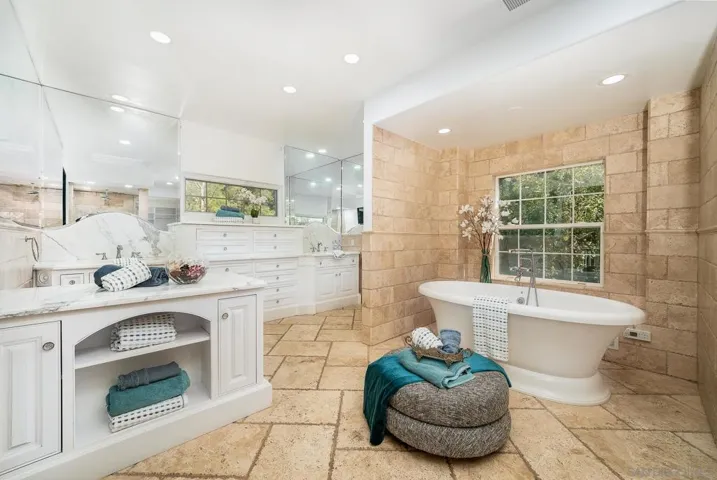 5 Rolling View Lane, Fallbrook, California 92028