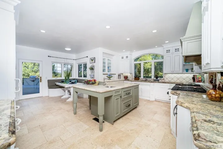 5 Rolling View Lane, Fallbrook, California 92028