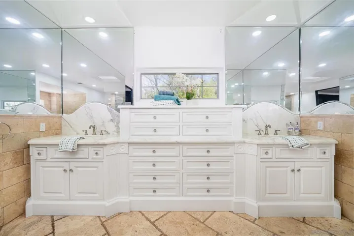 5 Rolling View Lane, Fallbrook, California 92028
