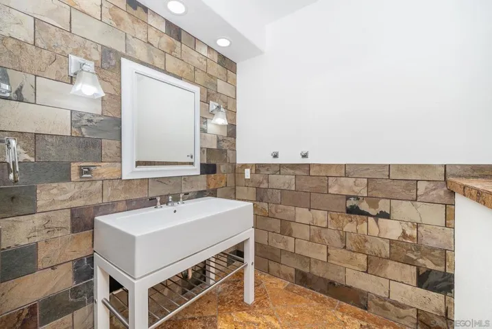 5 Rolling View Lane, Fallbrook, California 92028