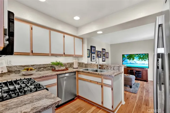Granite countertops, stainless steel appliances