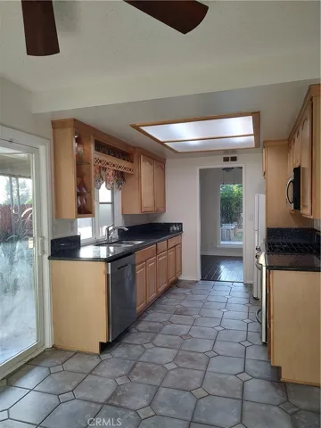 2894 Overland Court, Highland, California 92346