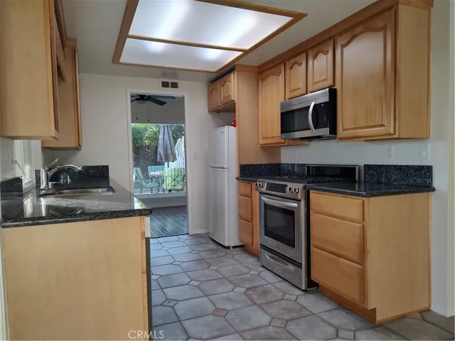 2894 Overland Court, Highland, California 92346