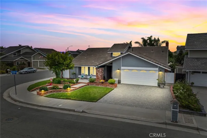17701 Rainglen Lane, Huntington Beach, California 92649