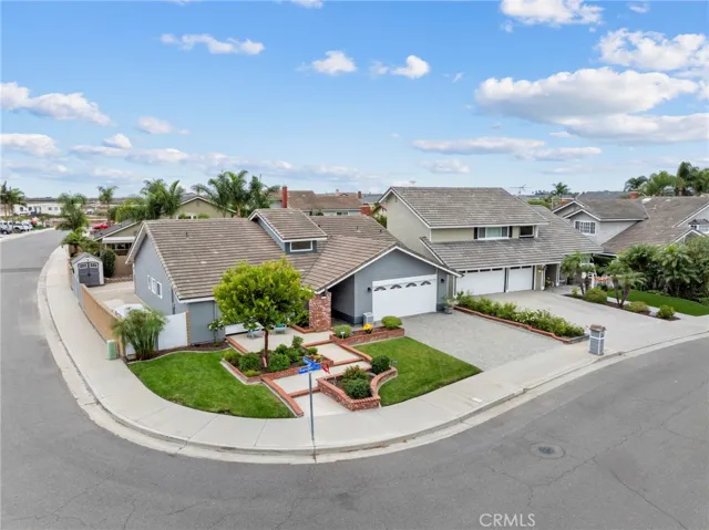17701 Rainglen Lane, Huntington Beach, California 92649