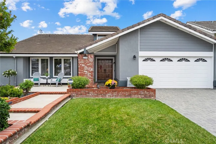 17701 Rainglen Lane, Huntington Beach, California 92649