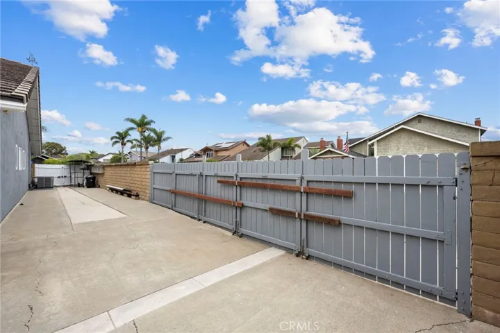 17701 Rainglen Lane, Huntington Beach, California 92649