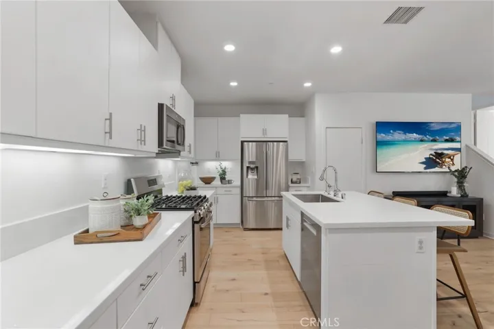 82 Savannah, Lake Forest, California 92630