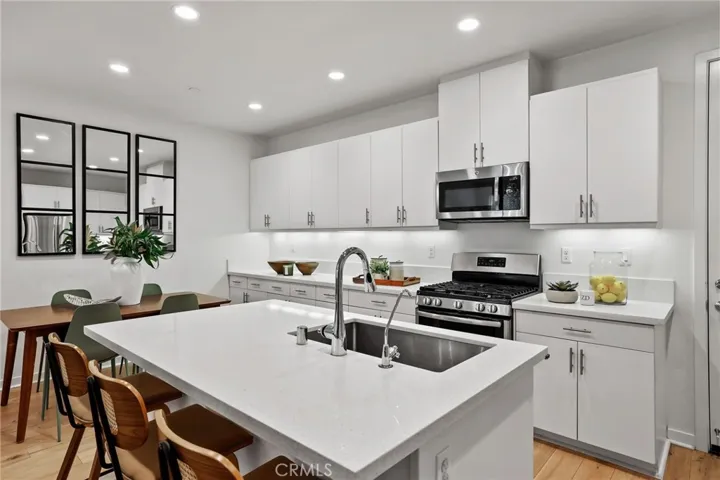 82 Savannah, Lake Forest, California 92630