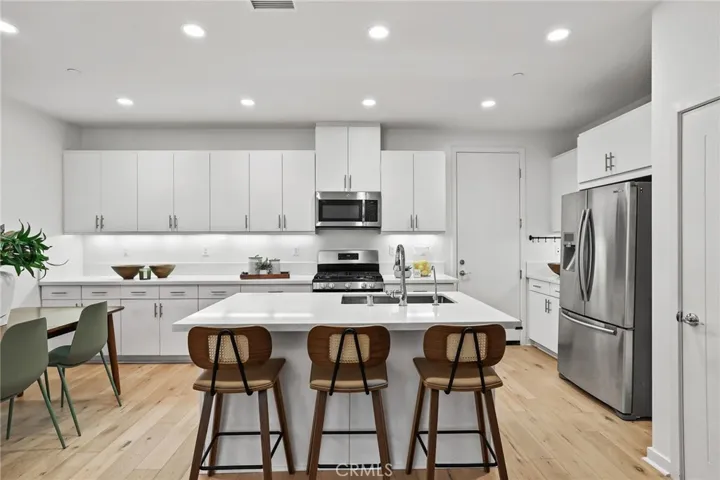 82 Savannah, Lake Forest, California 92630