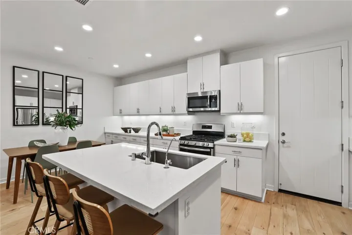 82 Savannah, Lake Forest, California 92630