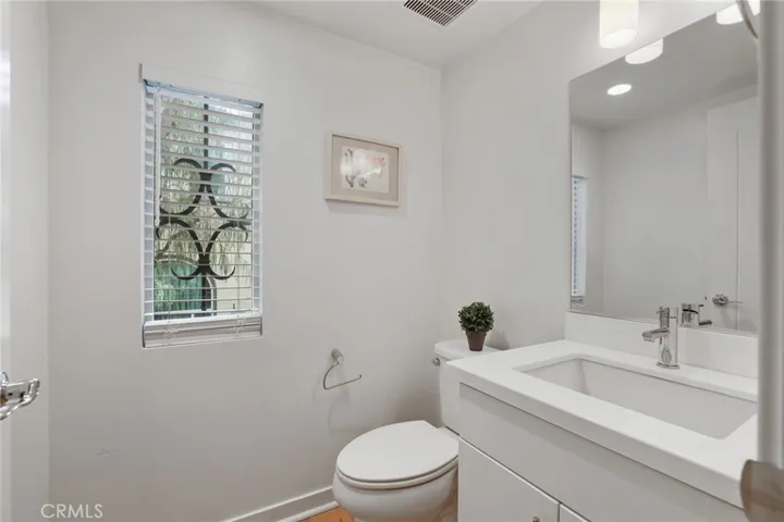 82 Savannah, Lake Forest, California 92630