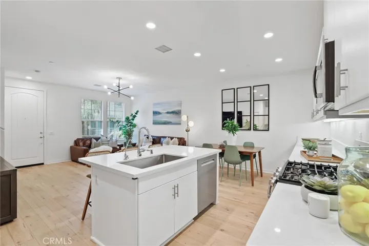 82 Savannah, Lake Forest, California 92630