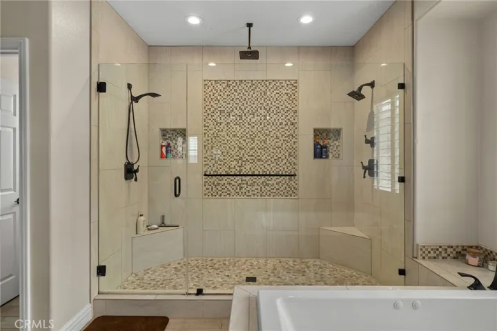 Look at that gorgeous shower!