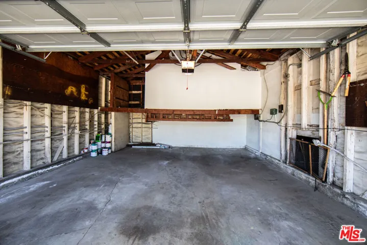 5242 Veronica Street, Los Angeles, California 90008