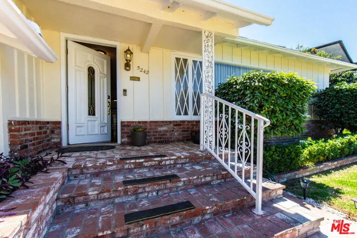 5242 Veronica Street, Los Angeles, California 90008