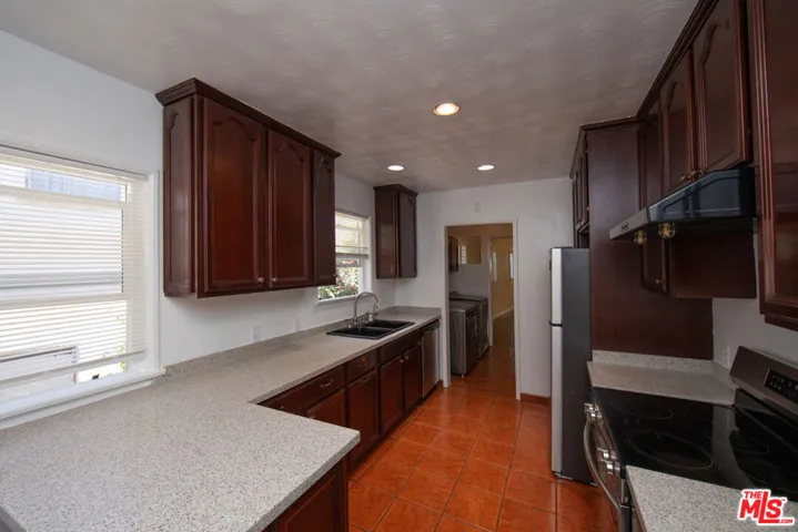 5242 Veronica Street, Los Angeles, California 90008