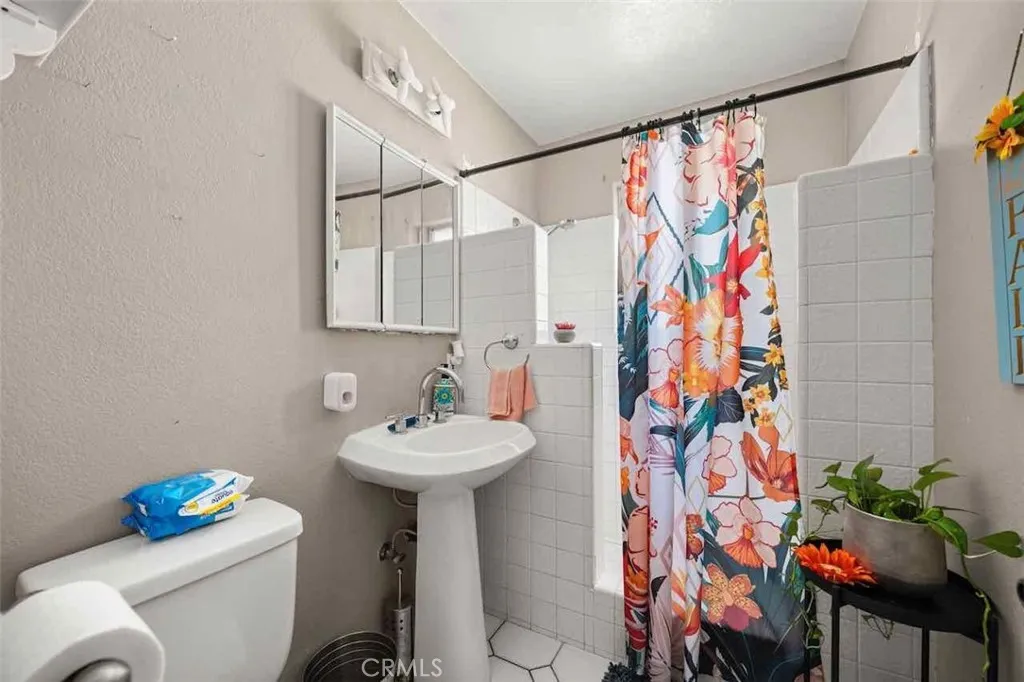9279 Indiana Avenue, Riverside, California 92503 home-pic-41