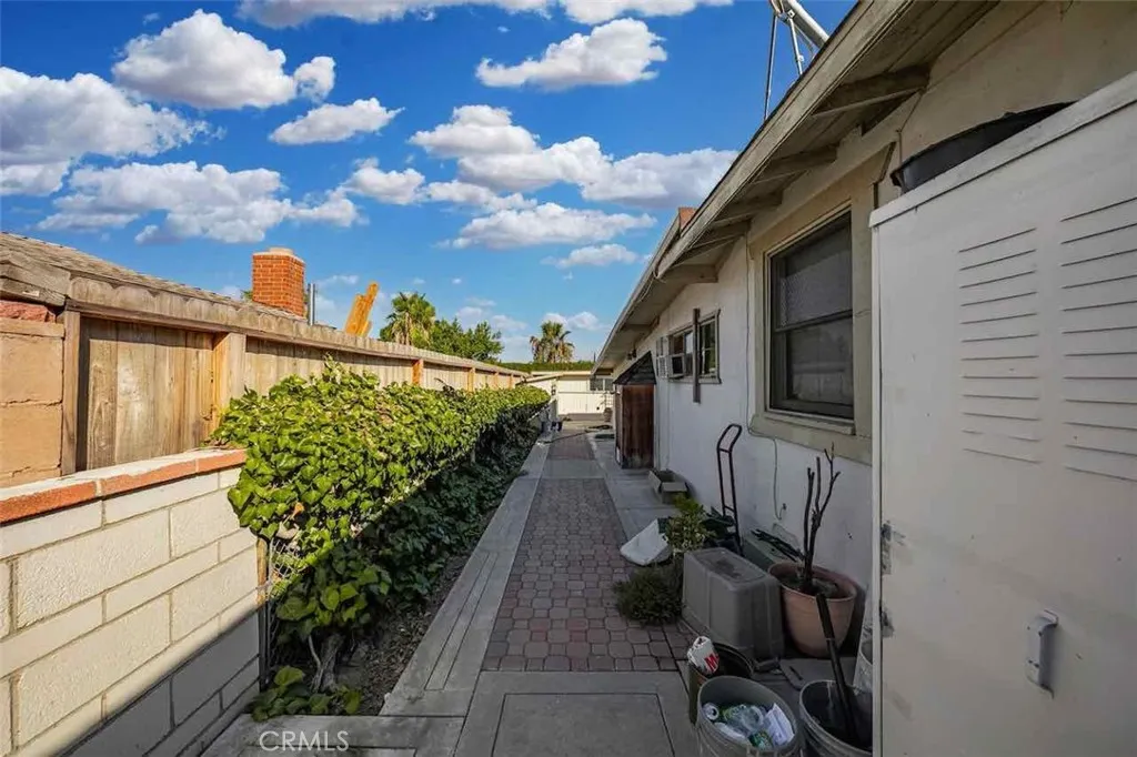 9279 Indiana Avenue, Riverside, California 92503 home-pic-19
