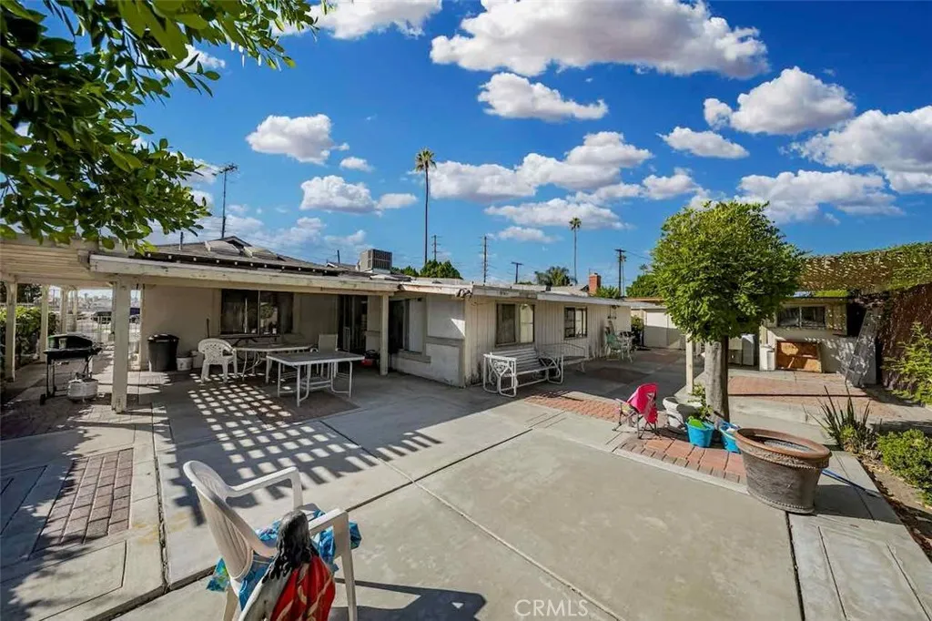 9279 Indiana Avenue, Riverside, California 92503 home-pic-25