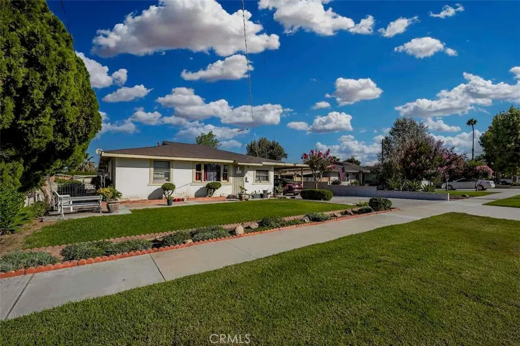 9279 Indiana Avenue, Riverside, California 92503 home-pic-26