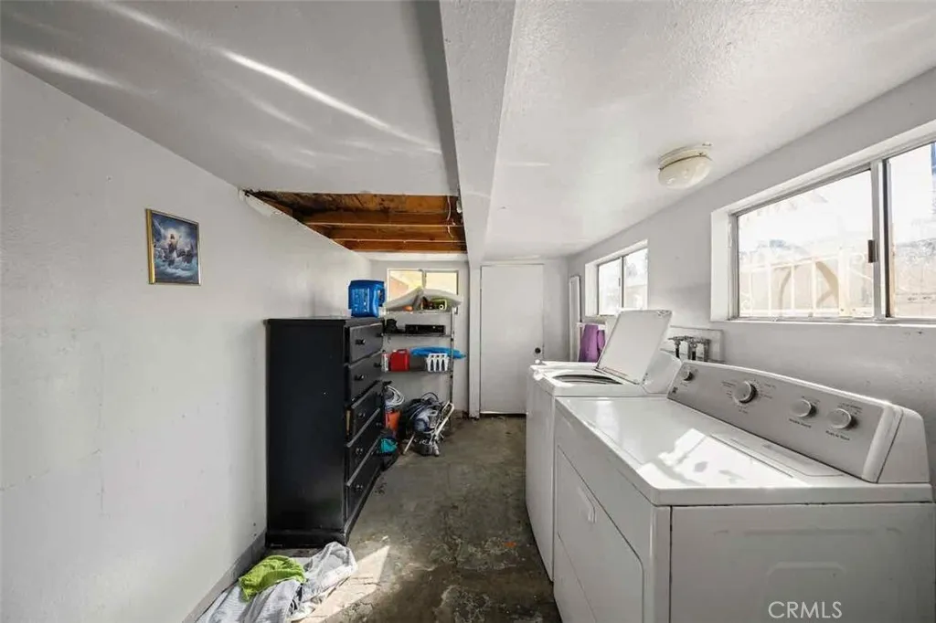 9279 Indiana Avenue, Riverside, California 92503 home-pic-21