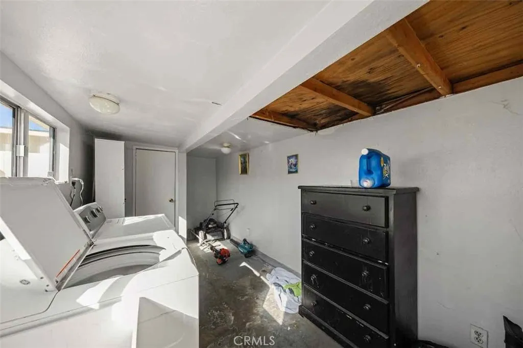 9279 Indiana Avenue, Riverside, California 92503 home-pic-22