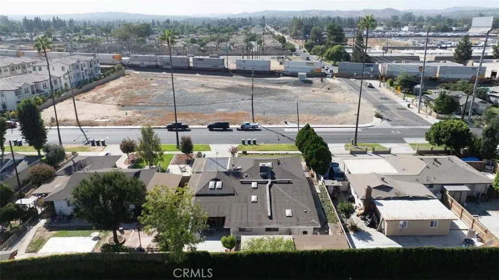 9279 Indiana Avenue, Riverside, California 92503 home-pic-9