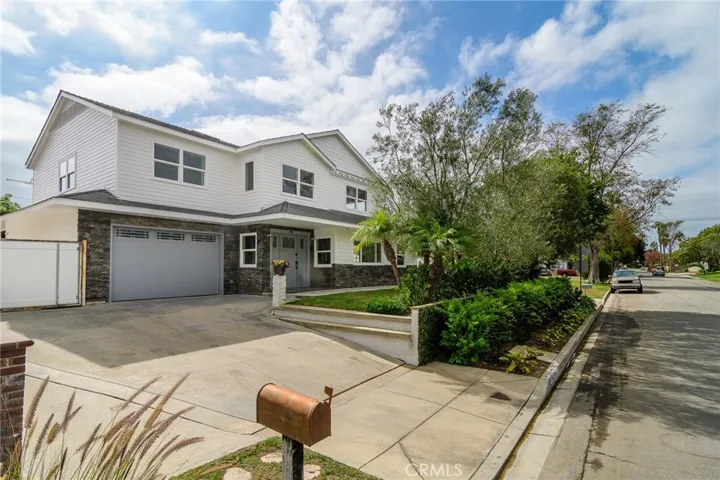 949 Arbor Street, Costa Mesa, California 92627