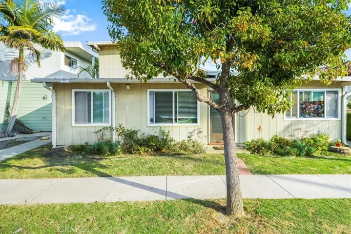 320 7th Street, Seal Beach, California 90740