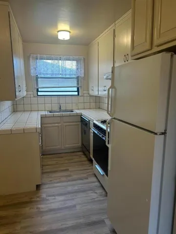 1110 El Camino Real 5, Burlingame, California 94010