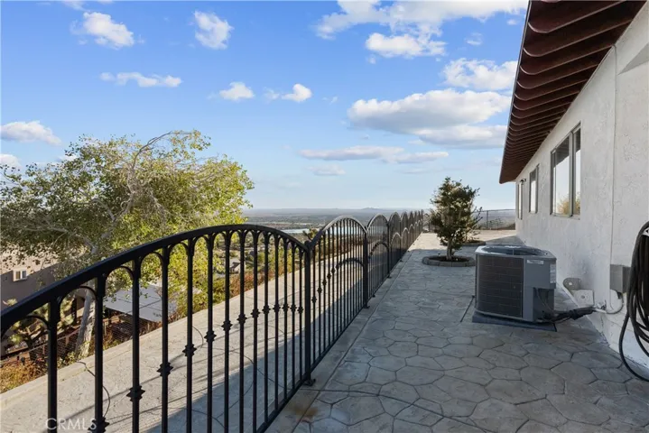 645 Lakeview Drive, Palmdale, California 93551