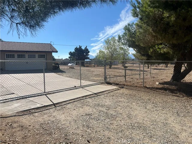 11575 Stuveling Street, Oak Hills, California 92344