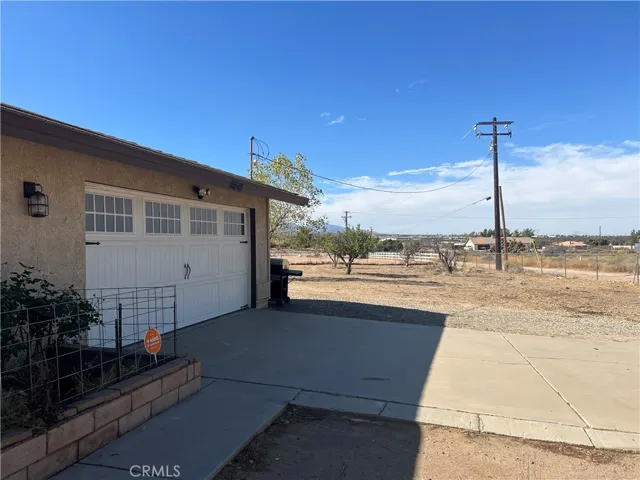 11575 Stuveling Street, Oak Hills, California 92344