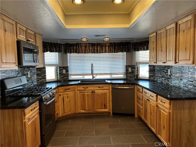 11575 Stuveling Street, Oak Hills, California 92344