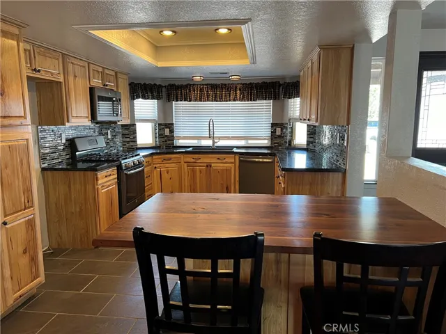 11575 Stuveling Street, Oak Hills, California 92344