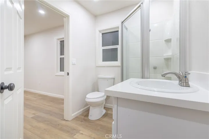 Unit B - Bathroom