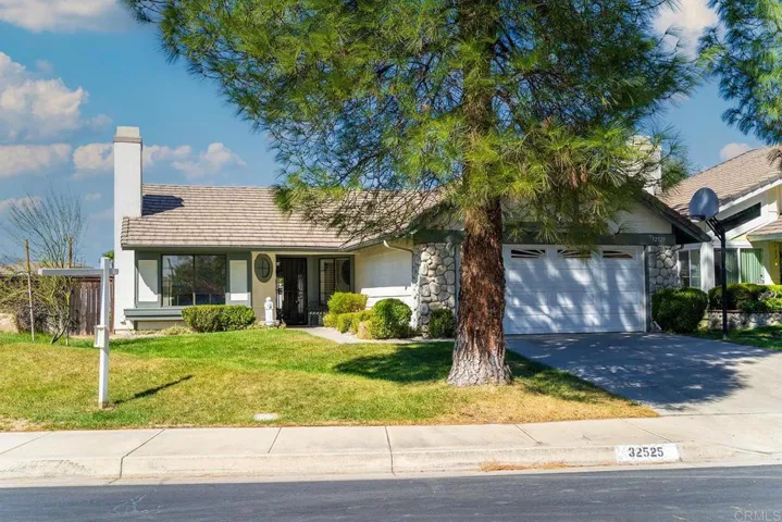 32525 Racquet Club Way, Lake Elsinore, California 92530